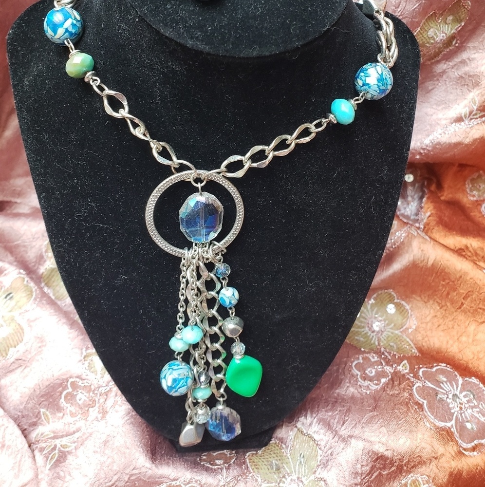 Necklace and earring set